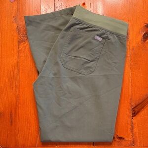 Figs Livingston Size large regular